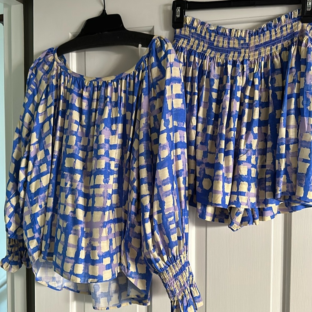 Hunter Bell top XS. Matching Hunter Bell shorts size Medium   Multi colored blue
